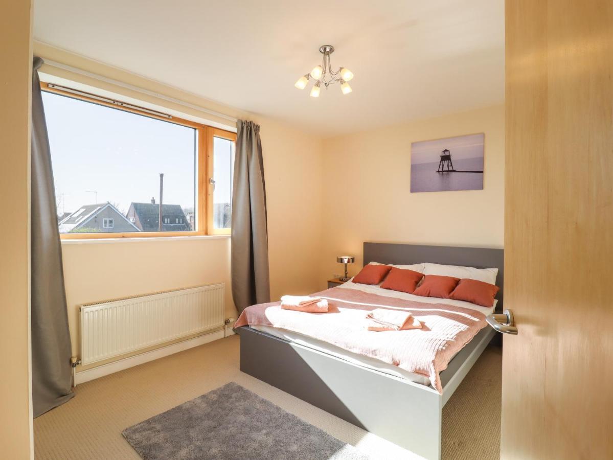 Flat 19 By The Beach Harwich Bagian luar foto