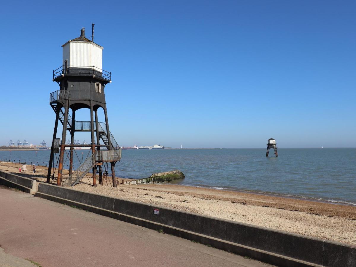 Flat 19 By The Beach Harwich Bagian luar foto