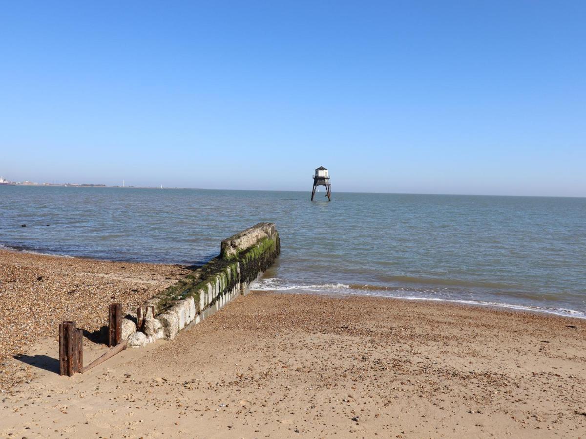 Flat 19 By The Beach Harwich Bagian luar foto