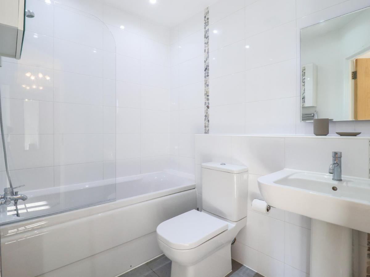 Flat 19 By The Beach Harwich Bagian luar foto