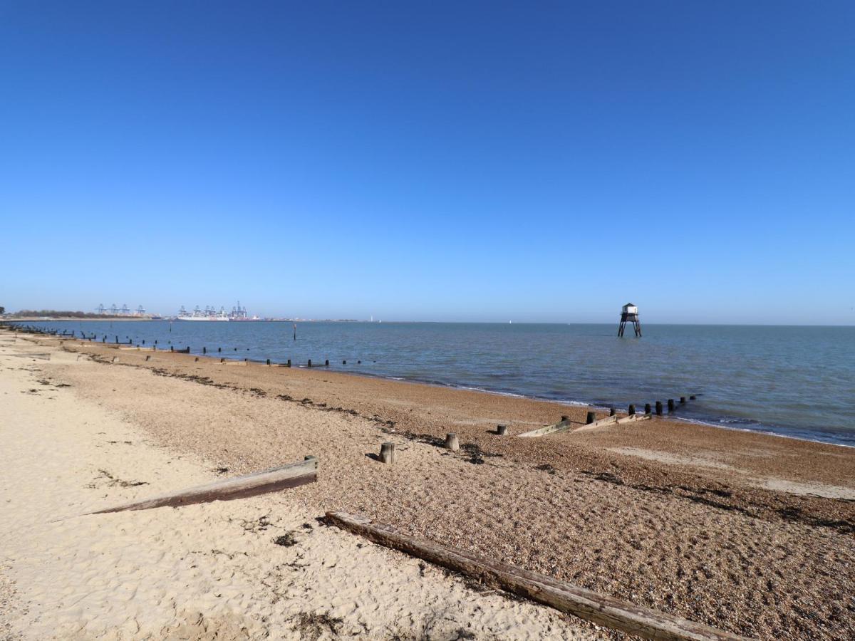 Flat 19 By The Beach Harwich Bagian luar foto